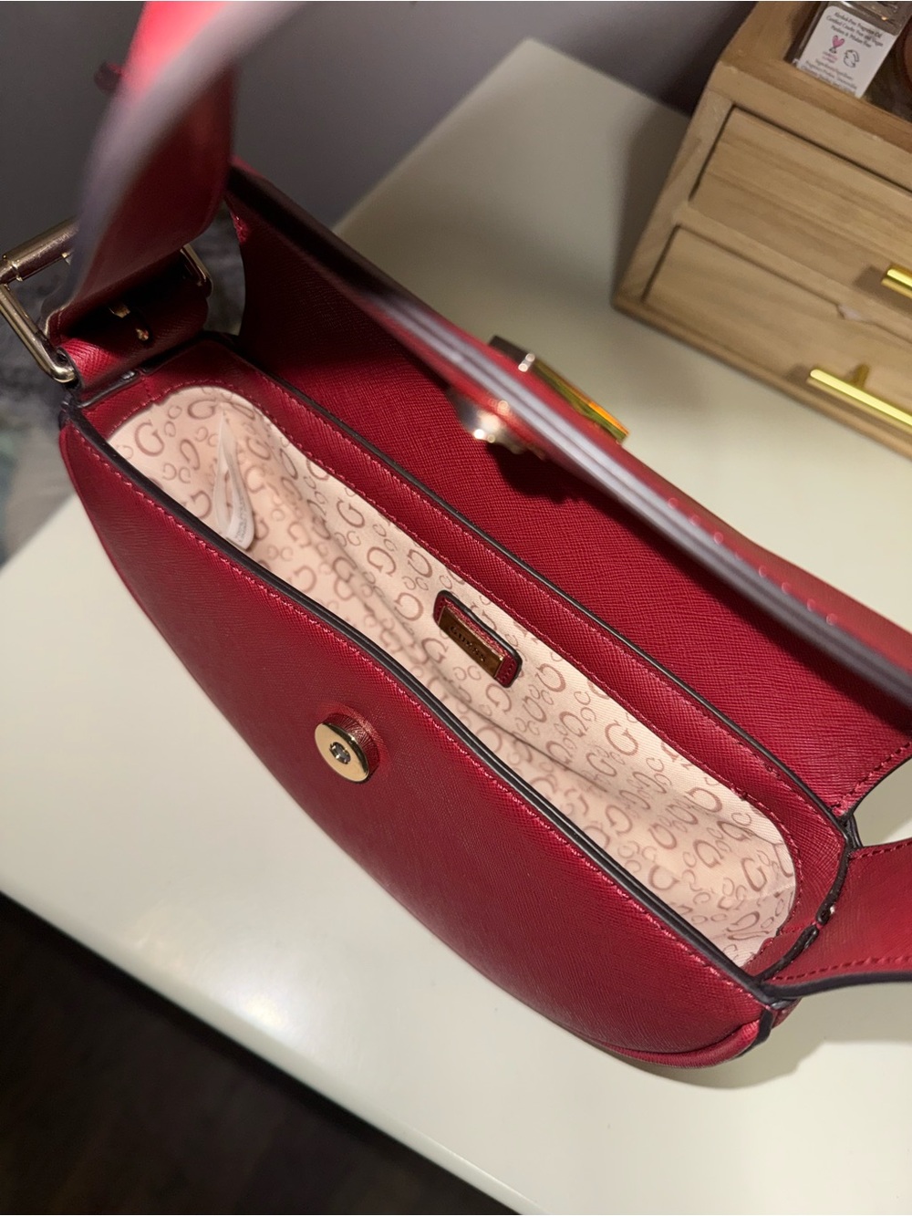 GUESS Red Shoulder Bag with Triangular Logo - Picture 3 of 5
